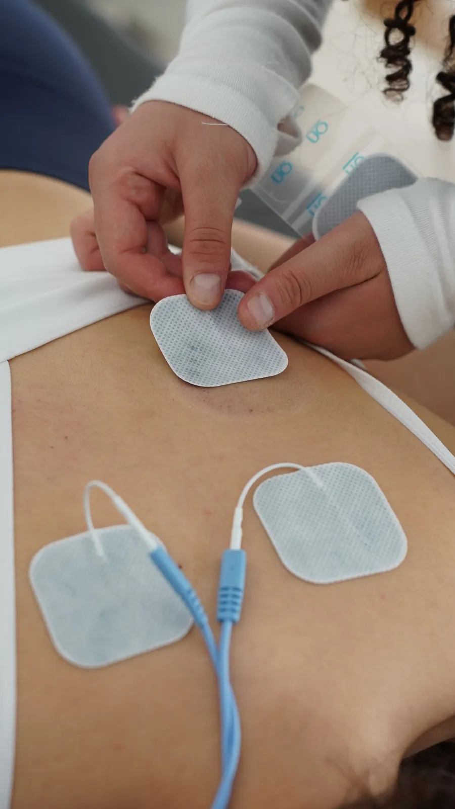 TENS-apparaat elektrotherapie behandeling bij ZorgWereld fysiotherapie